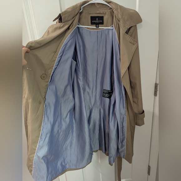 Londonfog Tan Double-Breasted Trench Coat with Hood - Picture 10 of 12